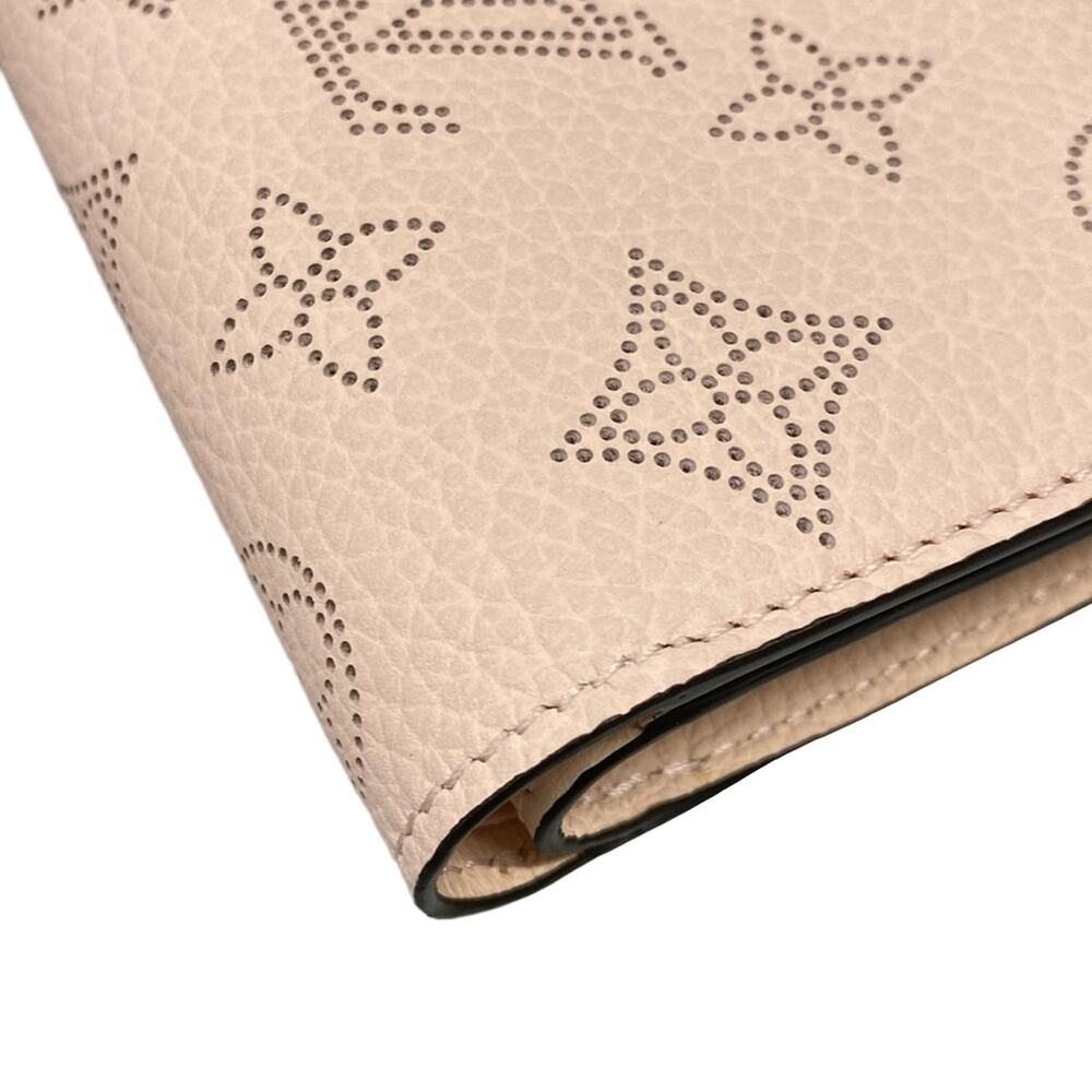 Louis Vuitton Portefeuille Clare Mahina Bifold Wallet M82758 - Picture 6 of 11